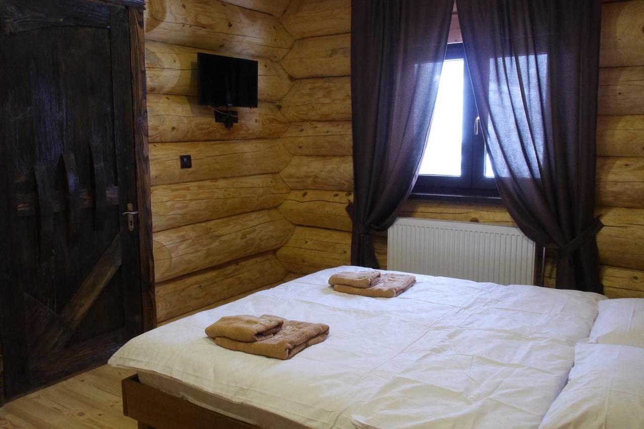 Hotel Berloga Pylypets à Pilipets Extérieur photo